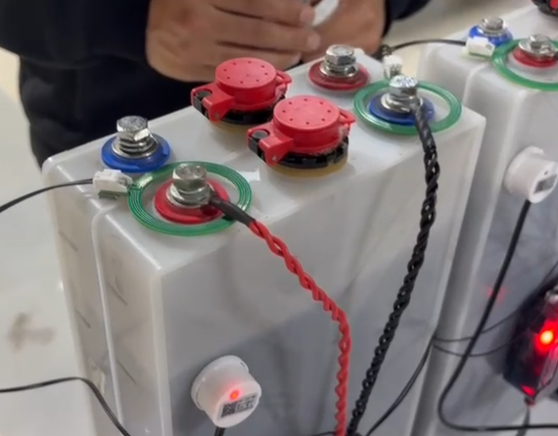 Application of cell leakage and low-electrolyte level sensors on battery