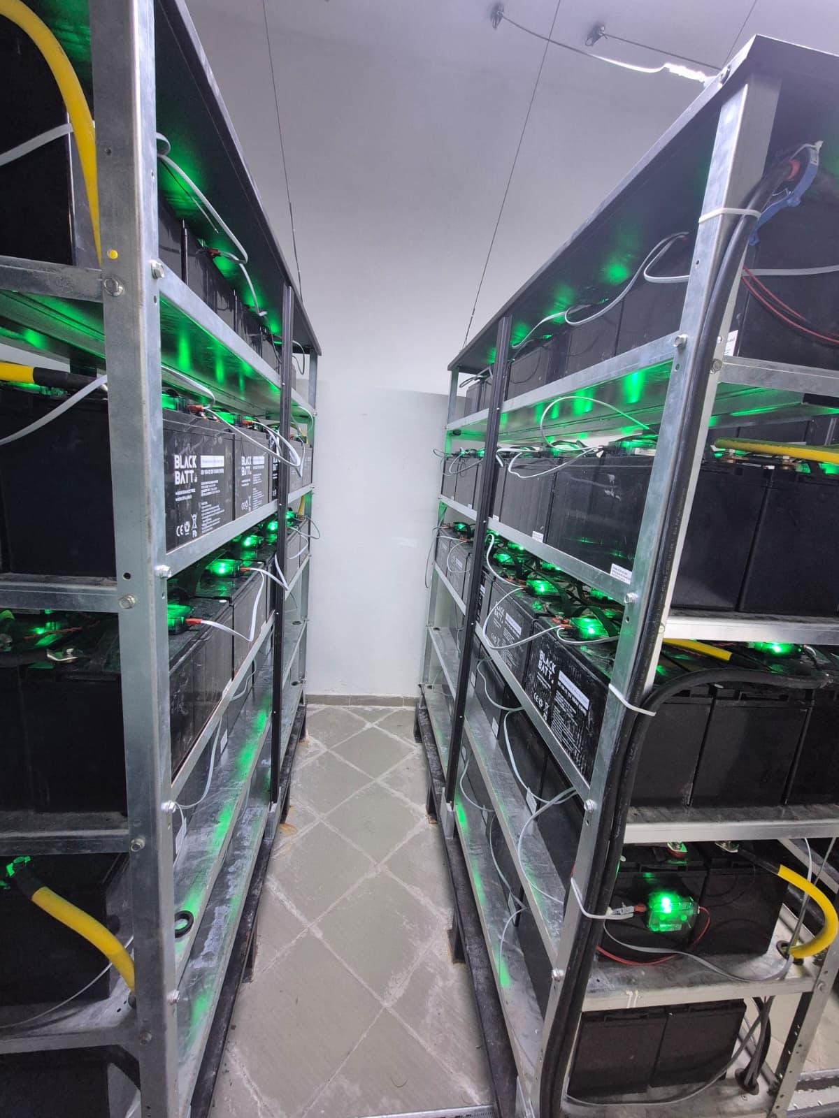 UPS battery cabinet monitored by Alpais BMS